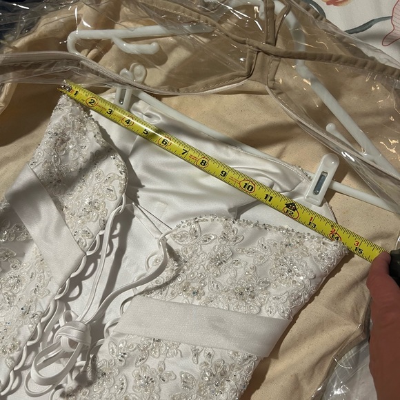 Beautiful Wedding Gown Dress size 6 - Picture 15 of 15